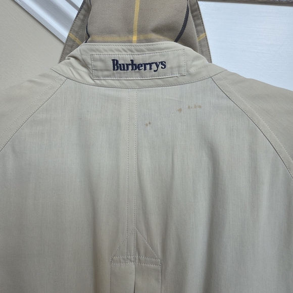 Burberrys Men's Classic Beige Trench Coat - Picture 11 of 12